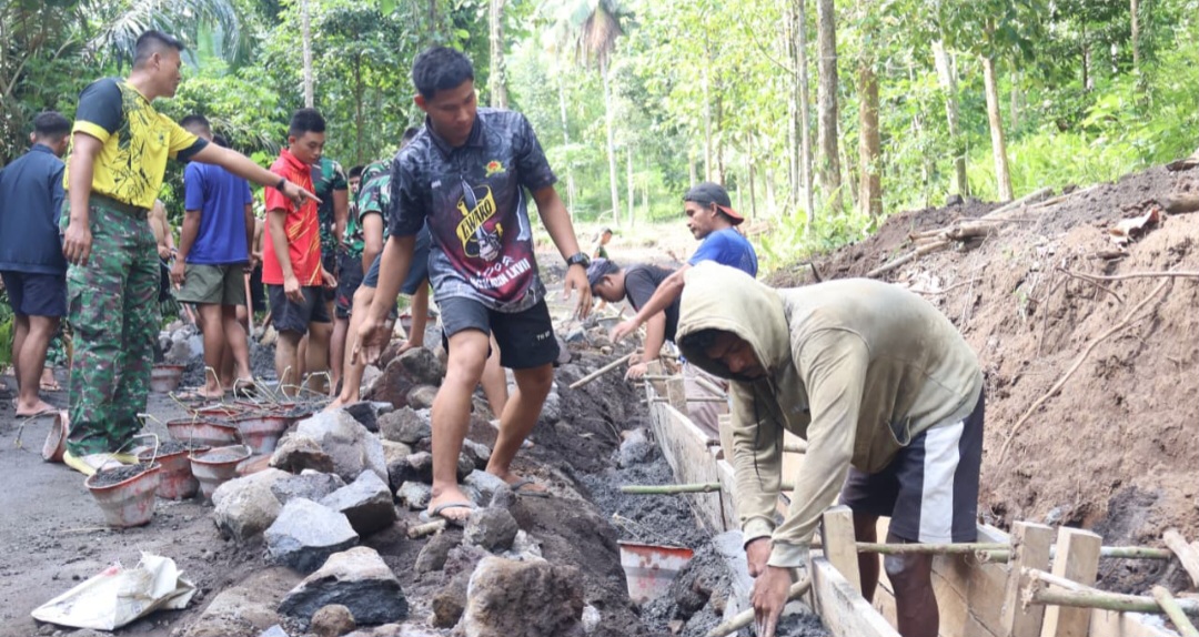 Satgas TMMD Ke-128 Kodim 1302 Minahasa Percepat Pembangunan Jalan Desa Watuliney