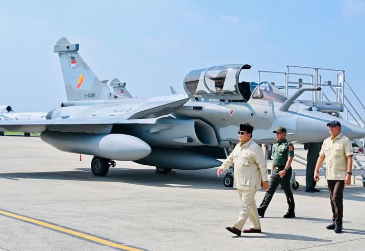 Presiden Prabowo Menyerahkan Alutsista Udara Modern untuk TNI