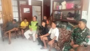 Suasana Hangat Nobar World Cup 2026 Satukan TNI dan Warga Desa Taraitak