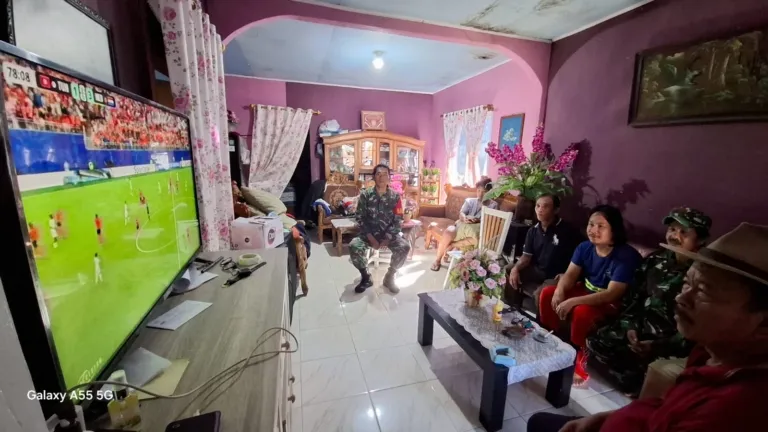Nobar Piala Dunia, Koramil 1302-10/Sonder Pererat Silaturahmi Dengan Warga