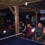 Kebersamaan TNI dan Masyarakat Warnai Nobar Piala Dunia 2026 di Tumpaan