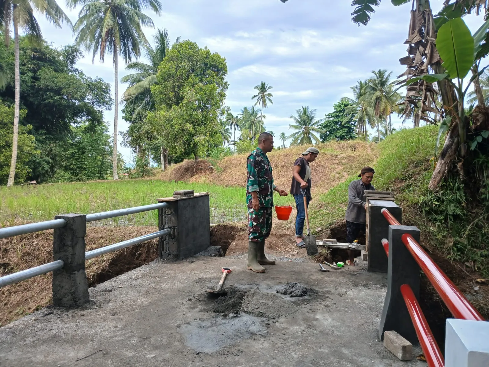 Progres Pembangunan Jembatan Armco Di Ratahan, Capai 90 Persen.