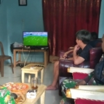 “Drama 10 Gol Warnai Perebutan Juara Ketiga, Nobar Koramil 1302-04/Remboken Pererat Kebersamaan TNI Dan Masyarakat.”