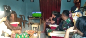 “Drama 10 Gol Warnai Perebutan Juara Ketiga, Nobar Koramil 1302-04/Remboken Pererat Kebersamaan TNI Dan Masyarakat.”