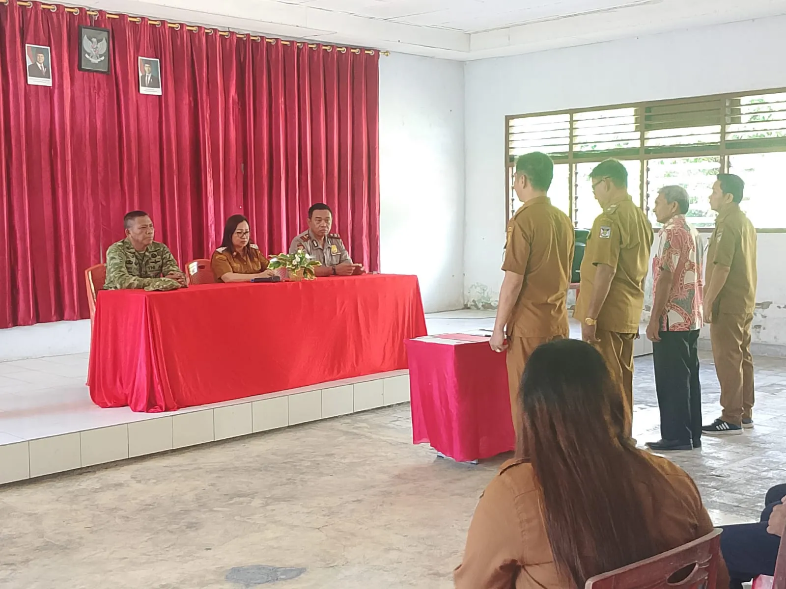 TNI Dan Forkopimcam Bersinergi Kawal Pergantian Hukum Tua Di Tombariri.