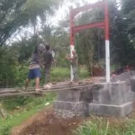 Babinsa Kodim Minahasa Kawal Pembangunan Jembatan Perintis Garuda Ranoyapo