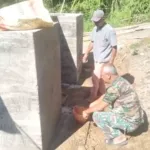 Babinsa Kodim 1302/Minahasa Terus Kawal Pembangunan Jembatan Perintis Garuda di Ranoyapo