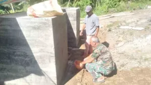 Babinsa Kodim 1302/Minahasa Terus Kawal Pembangunan Jembatan Perintis Garuda di Ranoyapo