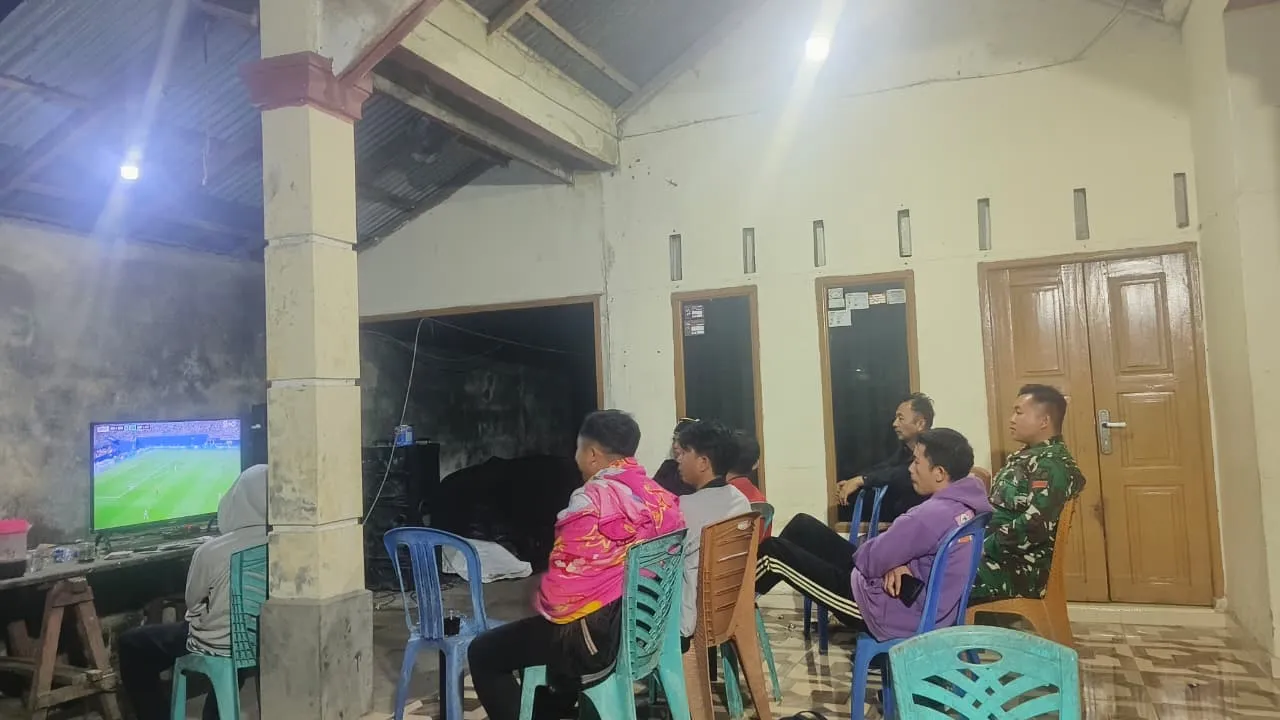 Koramil 1302-08/Kawangkoan Hadirkan Kebersamaan Masyarakat Melalui Nobar Piala Dunia 2026