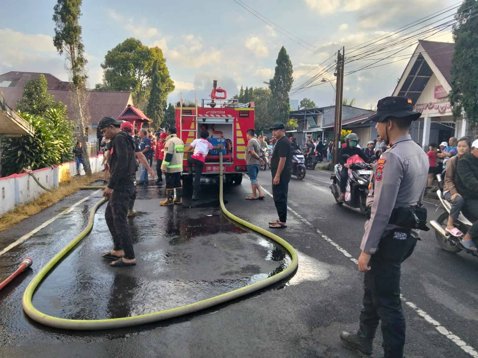 Kebakaran Hanguskan 10 Ruangan SDN 5 Langowan, Polsek Langowan Bergerak Cepat Amankan Lokasi