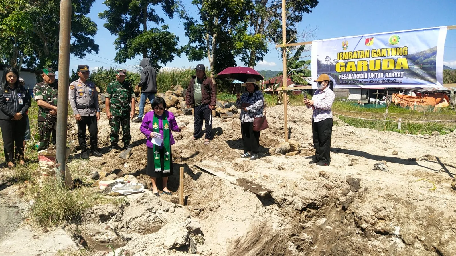 Kodim 1302/Minahasa Mulai Pembangunan Jembatan Perintis Garuda Di Tondano Timur.