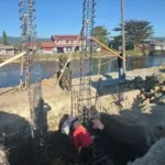 Babinsa Tondano Terus Kawal Pembangunan Jembatan Perintis Garuda.