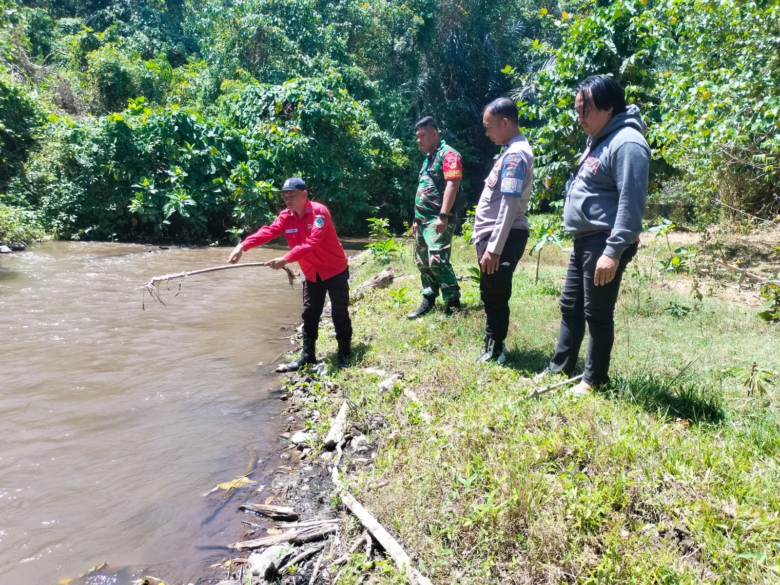 Cegah Karhutla, TNI-Polri Bersama Manggala Agni Patroli Di Kelurahan Bitung.