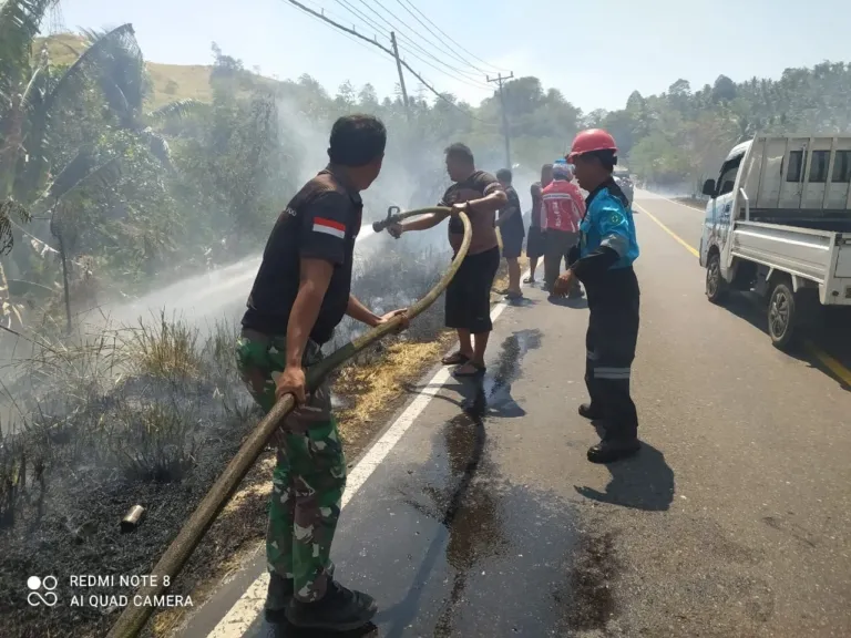 “Tak Kenal Batas Wilayah, Babinsa Hadir Saat Warga Membutuhkan.”