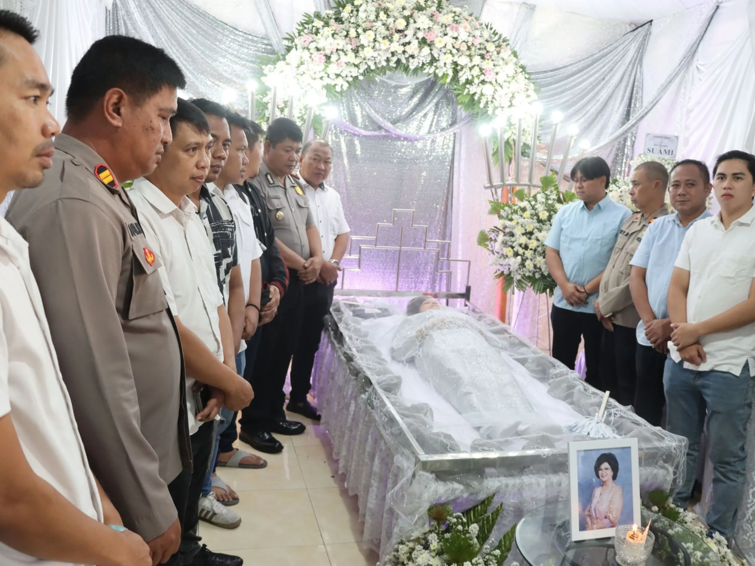 Saat Duka Menyelimuti, Keluarga Besar Polres Minahasa Hadir Beri Penguatan