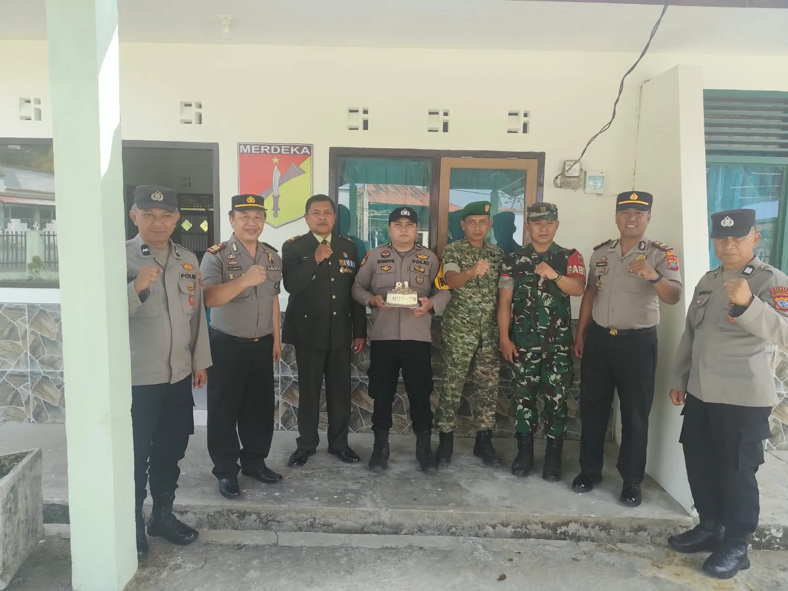 Koramil 1302-02/Eris Terima Ucapan HUT Ke-81 TNI Dari Jajaran Polsek.
