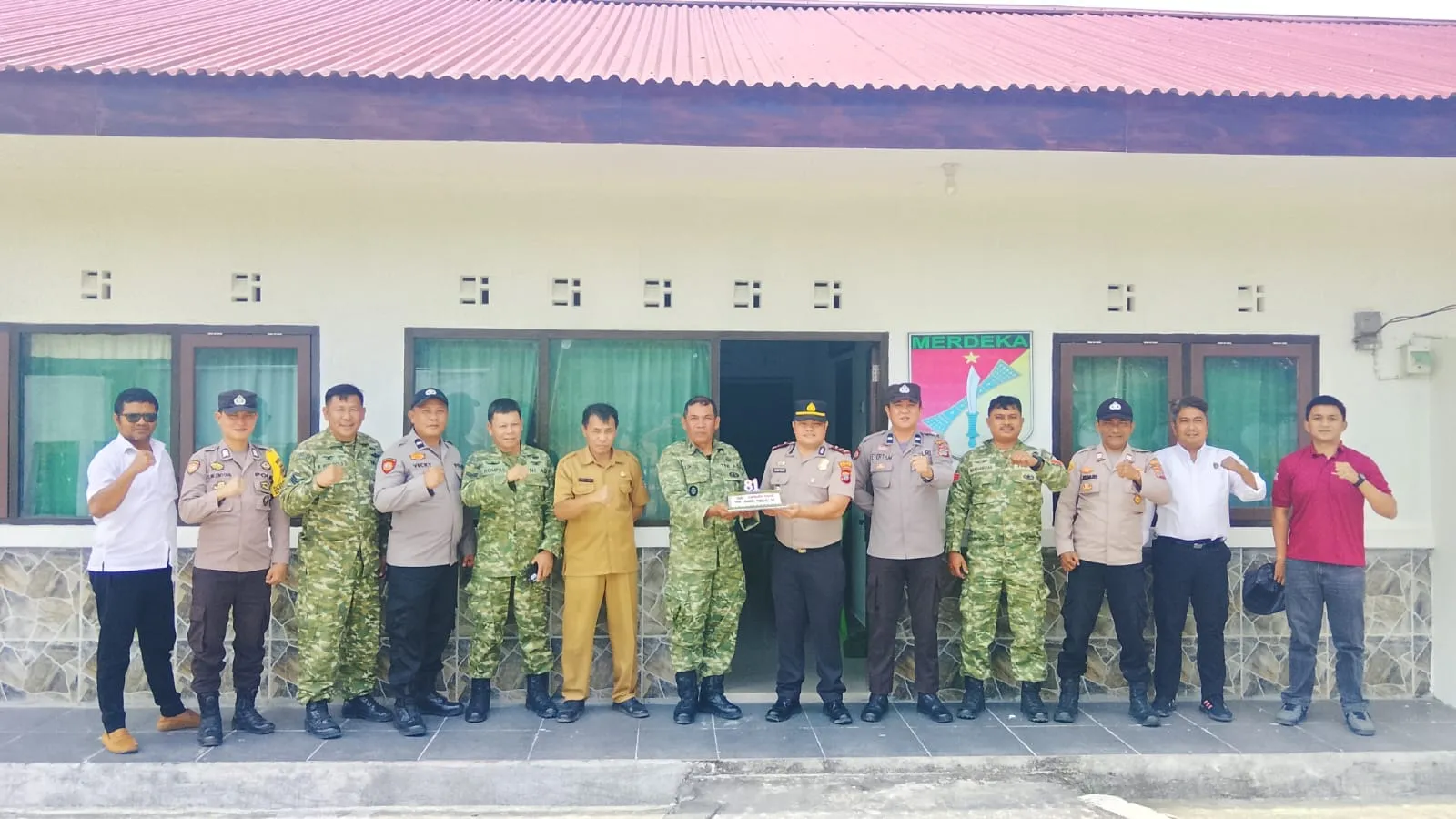 Koramil 1302-03/Kakas Terima Kunjungan Kapolsek Kakas Dalam Rangka HUT Ke-81 TNI.